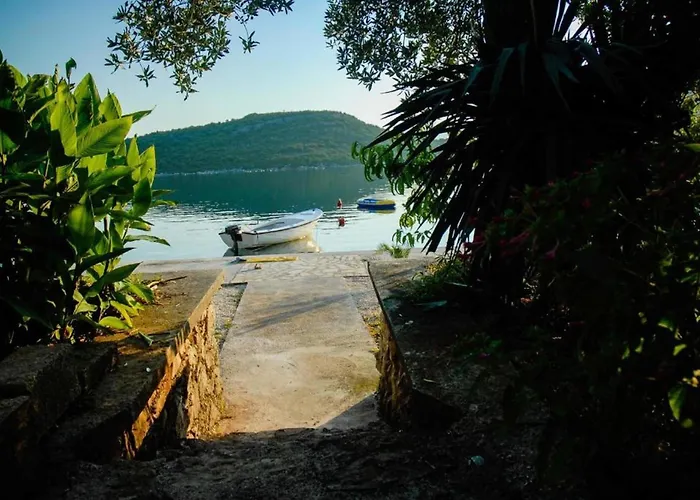 Seafront Oasis *